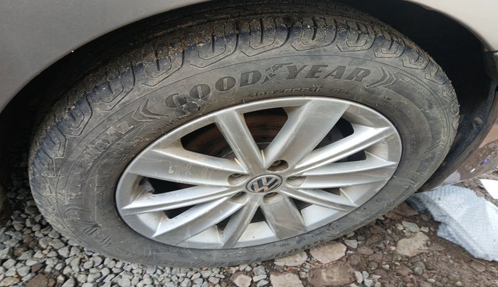 2016 Volkswagen Vento HIGHLINE 1.5 AT, Diesel, Automatic, 1,23,000 km, tyre