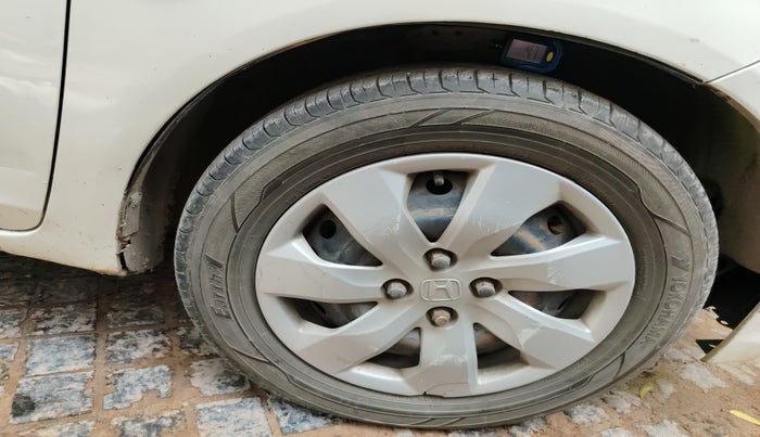 2015 Honda Mobilio 1.5L I-DTEC S, Diesel, Manual, 2,32,382 km, tyre