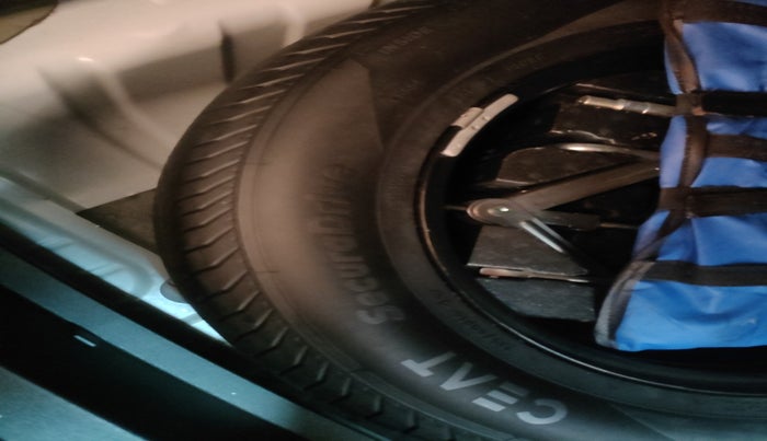 2024 MG ASTOR Sprint 1.5 MT (Ivory), Petrol, Manual, 36,072 km, tyre