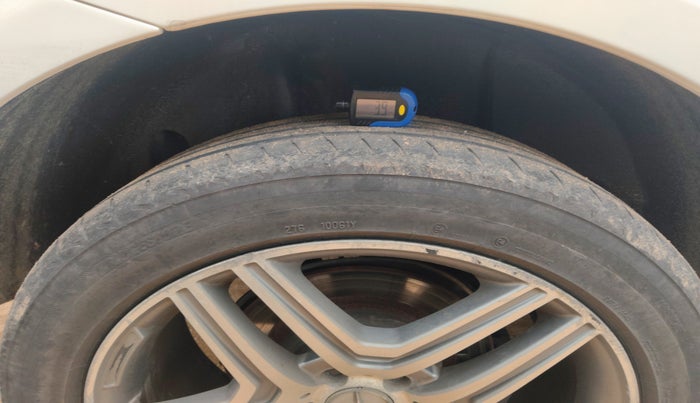 2014 Mercedes Benz Ml Class 350 CDI, Diesel, Automatic, 1,05,000 km, tyre