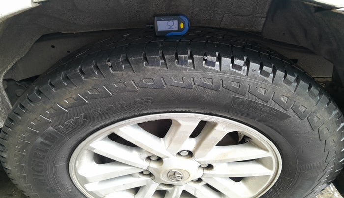 2013 Toyota Fortuner 3.0 4X4 MT, Diesel, Manual, 1,85,825 km, tyre