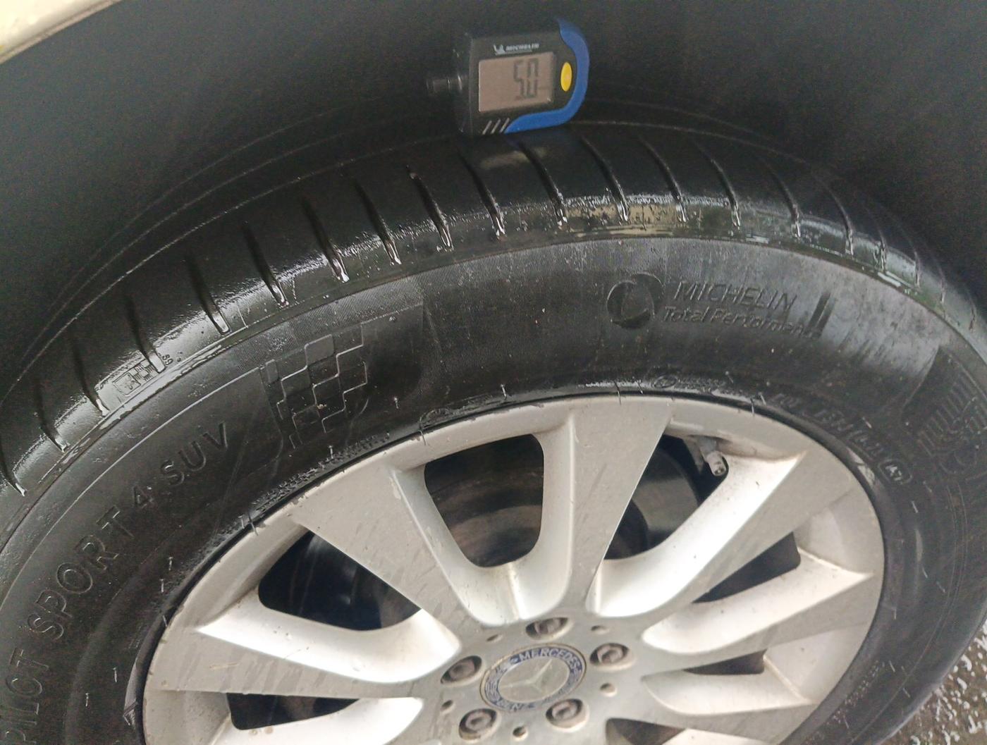 2012 Mercedes Benz Ml Class 250 CDI, Diesel, Automatic, 2,85,886 km, tyre