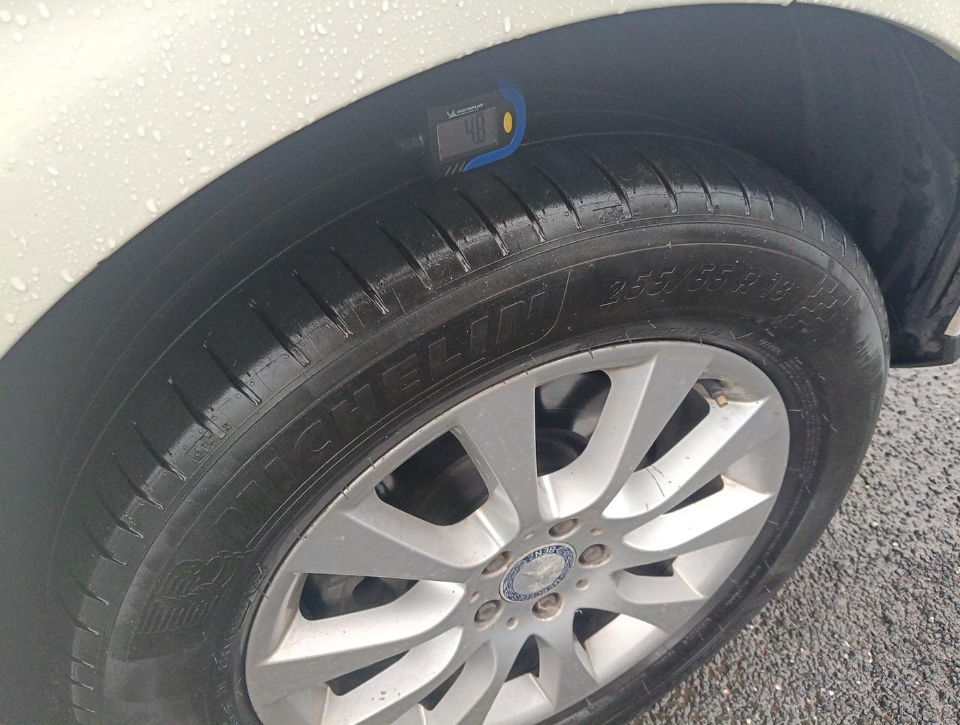 2012 Mercedes Benz Ml Class 250 CDI, Diesel, Automatic, 2,85,886 km, tyre