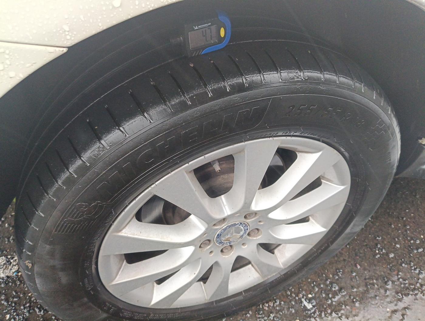 2012 Mercedes Benz Ml Class 250 CDI, Diesel, Automatic, 2,85,886 km, tyre