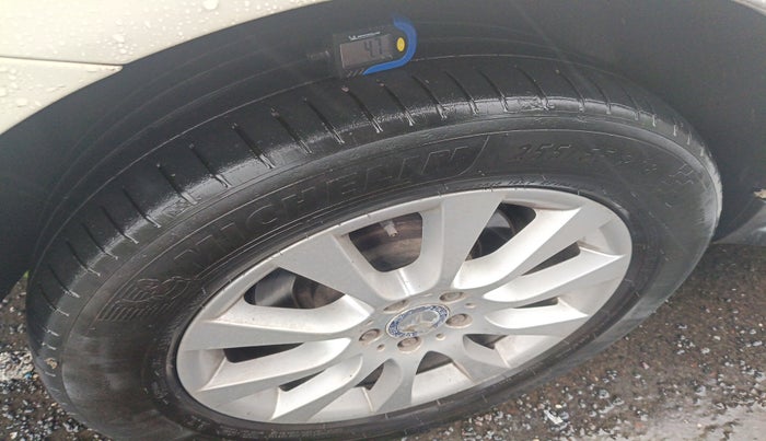 2012 Mercedes Benz Ml Class 250 CDI, Diesel, Automatic, 2,85,886 km, tyre