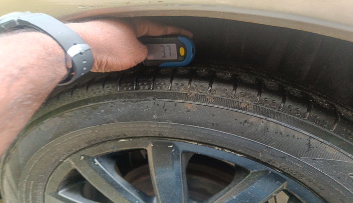 2010 Maruti SX4 ZXI, Petrol, Manual, 1,07,599 km, tyre
