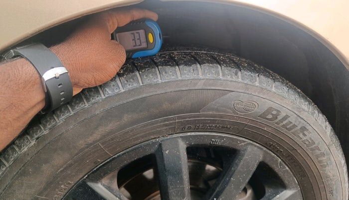 2010 Maruti SX4 ZXI, Petrol, Manual, 1,07,599 km, tyre