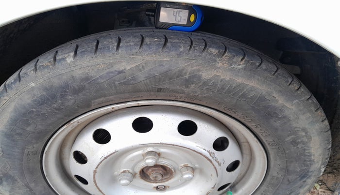 2011 Hyundai i10 ERA 1.1, Petrol, Manual, 2,14,504 km, tyre