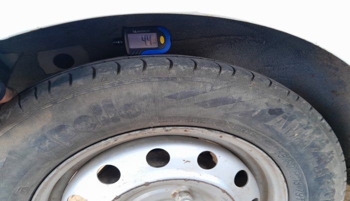 2011 Hyundai i10 ERA 1.1, Petrol, Manual, 2,14,504 km, tyre