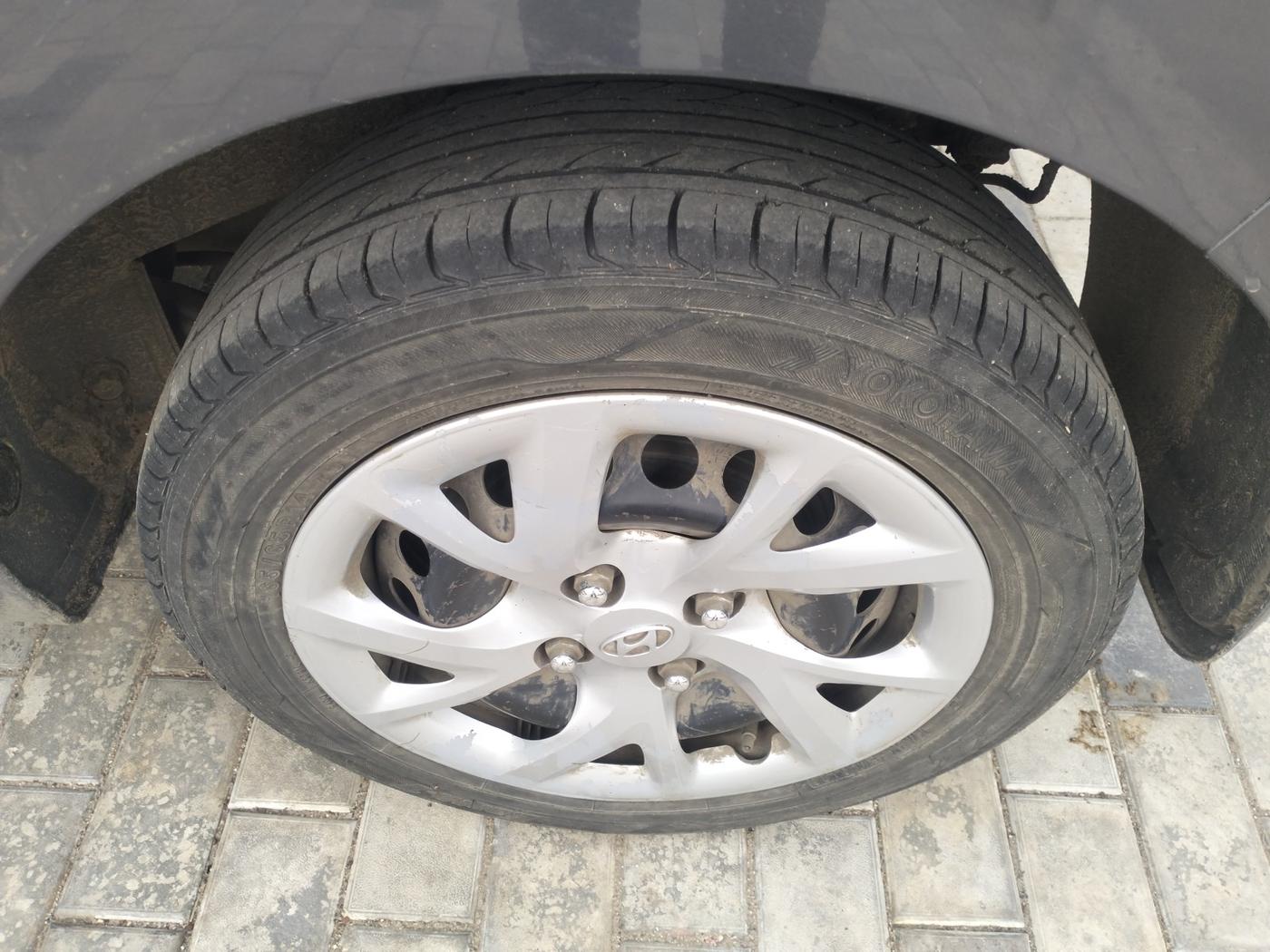 2018 Hyundai Grand i10 SPORTZ 1.2 KAPPA VTVT, Petrol, Manual, 1,49,900 km, tyre