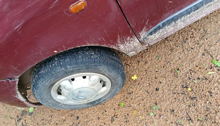 2010 Maruti Alto LXI, Petrol, Manual, 1,06,993 km, tyre