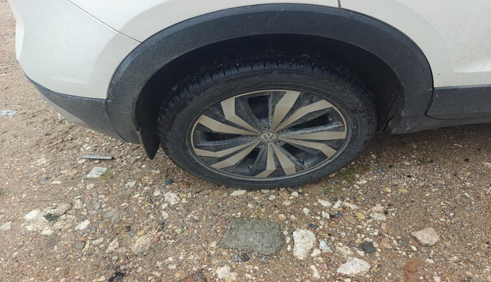 2022 Volkswagen TAIGUN GT PLUS 1.5 TSI DSG, Petrol, Automatic, 1,39,163 km, tyre