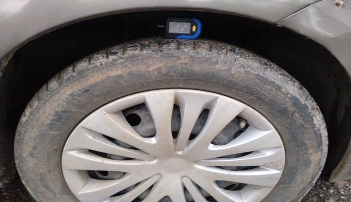 2014 Maruti Ertiga VXI CNG, Petrol, Manual, 1,54,899 km, tyre