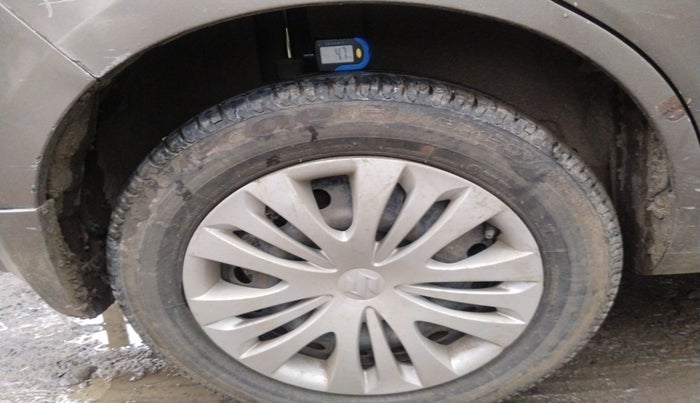 2014 Maruti Ertiga VXI CNG, Petrol, Manual, 1,54,899 km, tyre