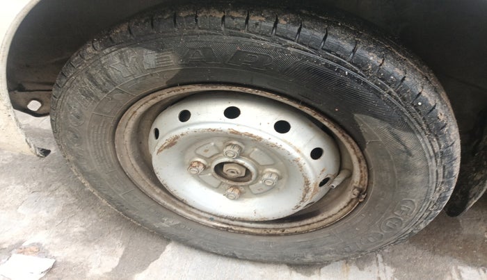 2010 Maruti Alto LX, Petrol, Manual, 1,09,707 km, tyre