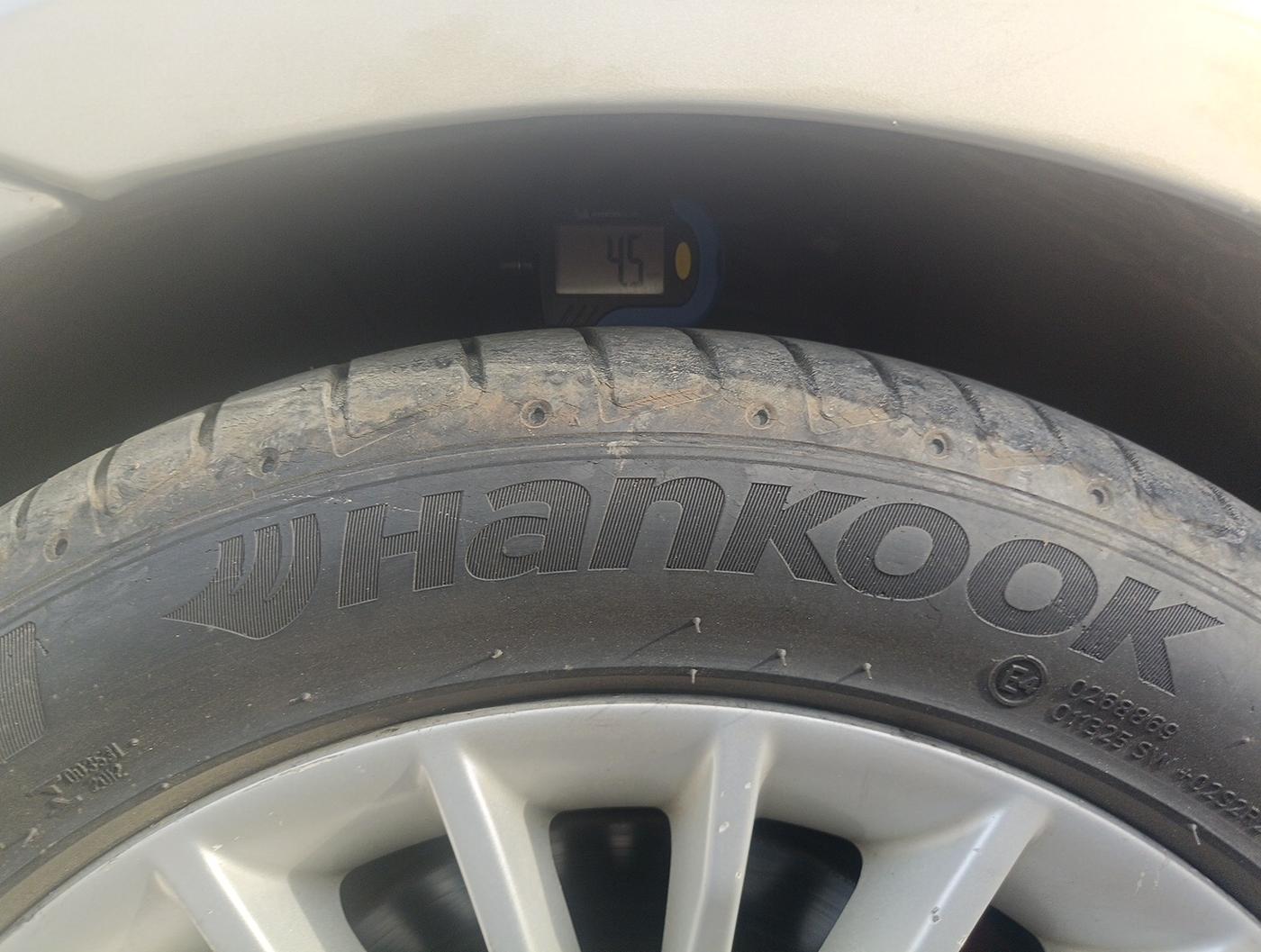 2010 BMW 3 Series 325i, Petrol, Automatic, 1,45,685 km, tyre