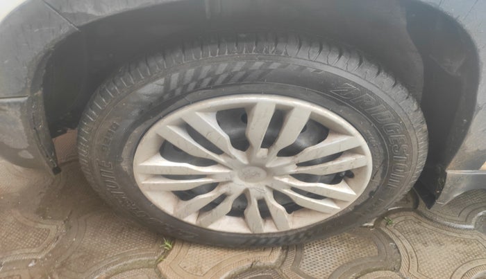 2016 Mahindra Kuv100 K4 D 5 STR, Diesel, Manual, 1,56,257 km, tyre
