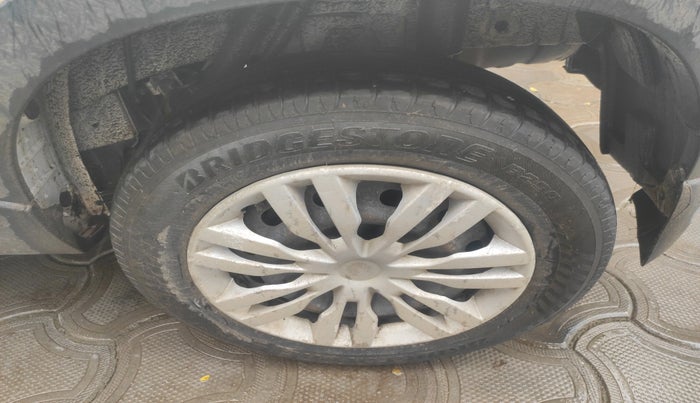 2016 Mahindra Kuv100 K4 D 5 STR, Diesel, Manual, 1,56,257 km, tyre