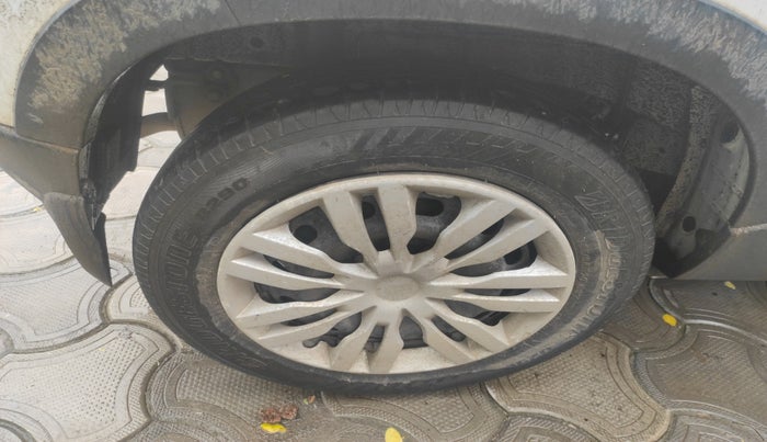 2016 Mahindra Kuv100 K4 D 5 STR, Diesel, Manual, 1,56,257 km, tyre