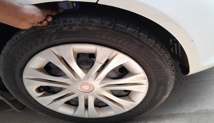 2012 Ford Fiesta STYLE DIESEL, Diesel, Manual, 1,06,528 km, tyre