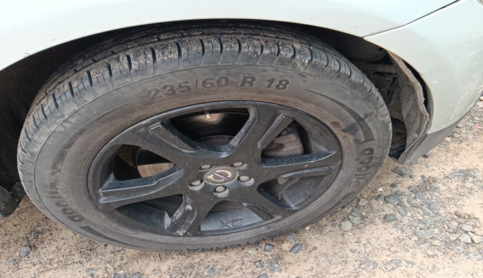 2013 Volvo XC 60 D5 SUMMUM, Diesel, Automatic, 1,32,006 km, tyre