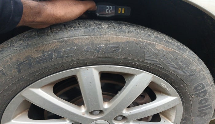 2010 Maruti SX4 ZXI, Petrol, Manual, 82,203 km, tyre