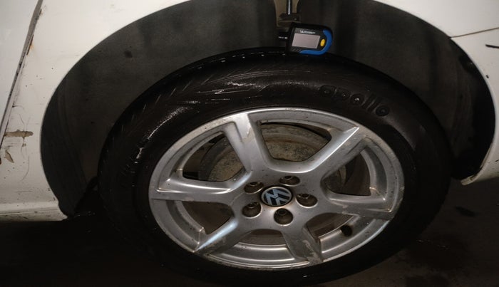 2013 Volkswagen Vento HIGHLINE 1.6 MPI, Petrol, Manual, 98,949 km, tyre