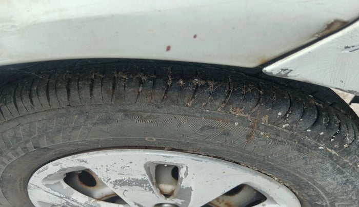 2011 Hyundai i10 ERA 1.1, Petrol, Manual, 1,00,070 km, tyre