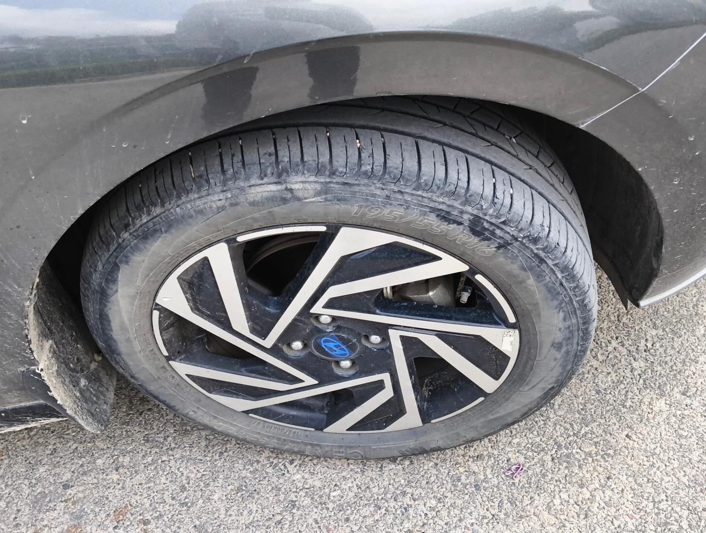 2023 Hyundai NEW I20 ASTA (O) 1.2 MT, Petrol, Manual, 26,977 km, tyre