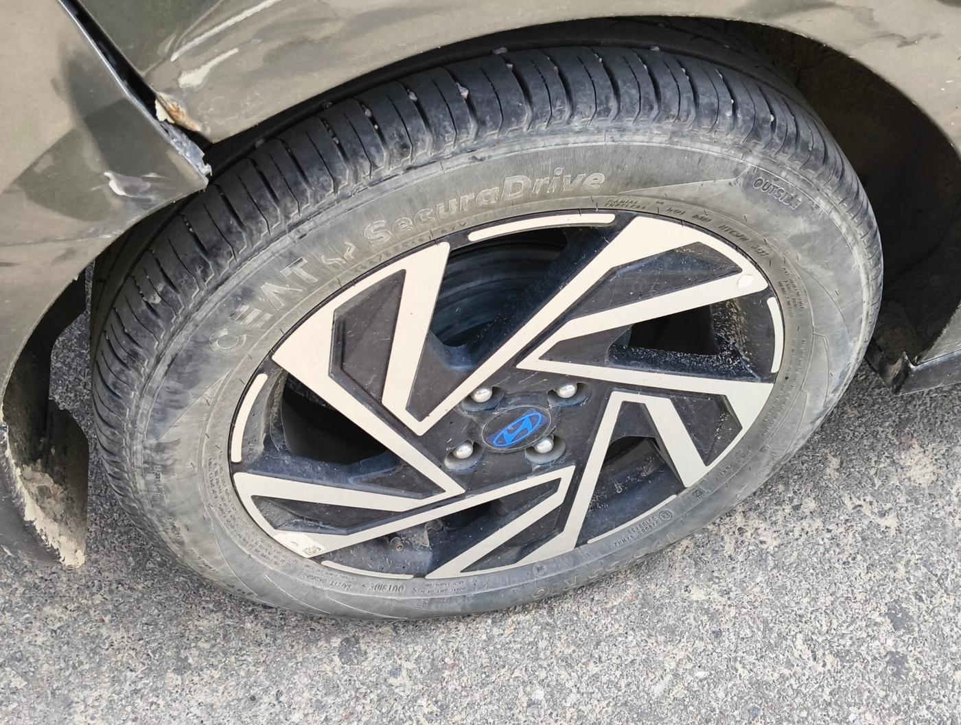 2023 Hyundai NEW I20 ASTA (O) 1.2 MT, Petrol, Manual, 26,977 km, tyre