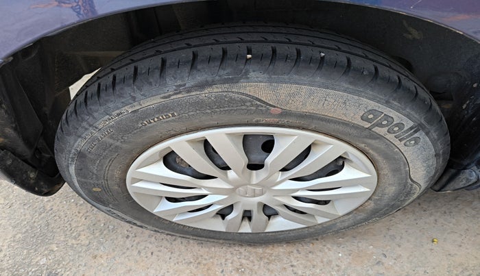 2018 Maruti Dzire VXI AMT, Petrol, Automatic, 35,059 km, tyre