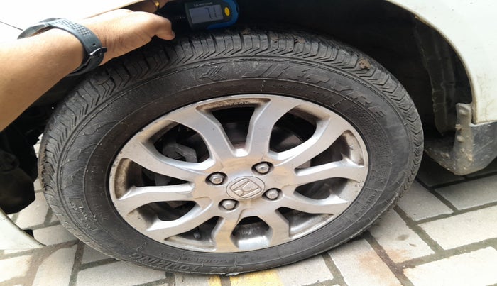 2015 Honda Amaze 1.2L I-VTEC VX AT, Petrol, Automatic, 1,49,191 km, tyre