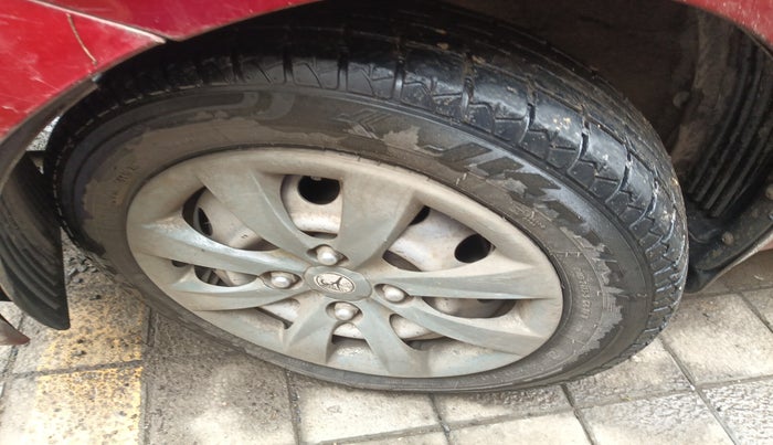 2017 Hyundai Eon ERA +, Petrol, Manual, 1,08,609 km, tyre
