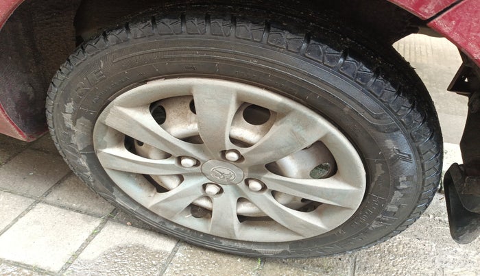 2017 Hyundai Eon ERA +, Petrol, Manual, 1,08,609 km, tyre