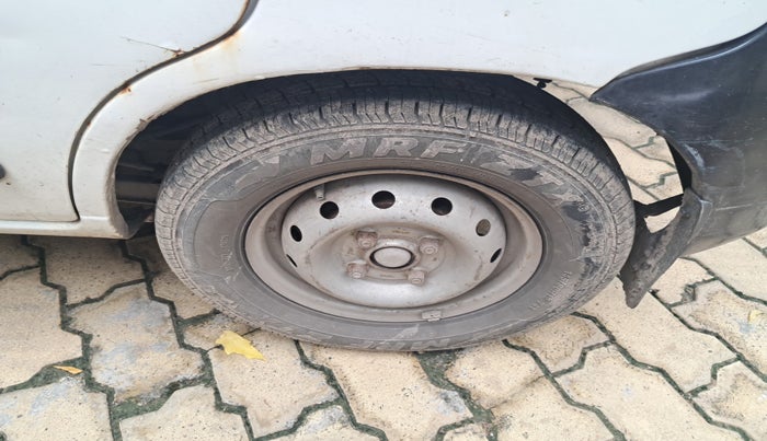 2012 Maruti Alto LX, Petrol, Manual, 1,39,003 km, tyre
