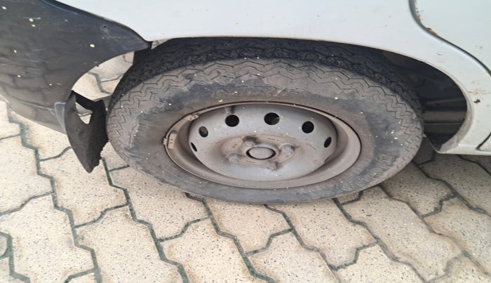 2012 Maruti Alto LX, Petrol, Manual, 1,39,003 km, tyre