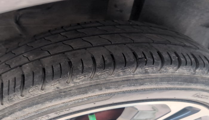 2021 Tata ALTROZ XZ PETROL, Petrol, Manual, 33,389 km, tyre