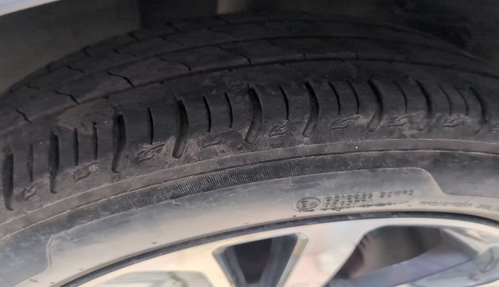 2021 Tata ALTROZ XZ PETROL, Petrol, Manual, 33,389 km, tyre