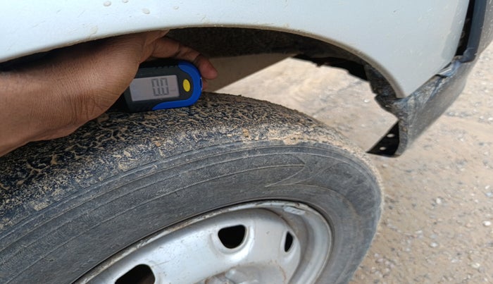 2021 Maruti Eeco 5 STR, Petrol, Manual, 48,828 km, tyre