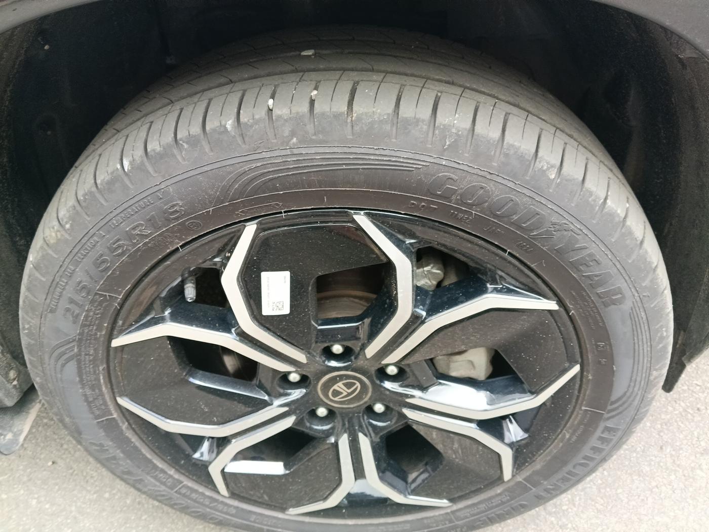 2024 Tata Curvv Accomplished S 1.2 Petrol 7DCA, Petrol, Automatic, 11,790 km, tyre