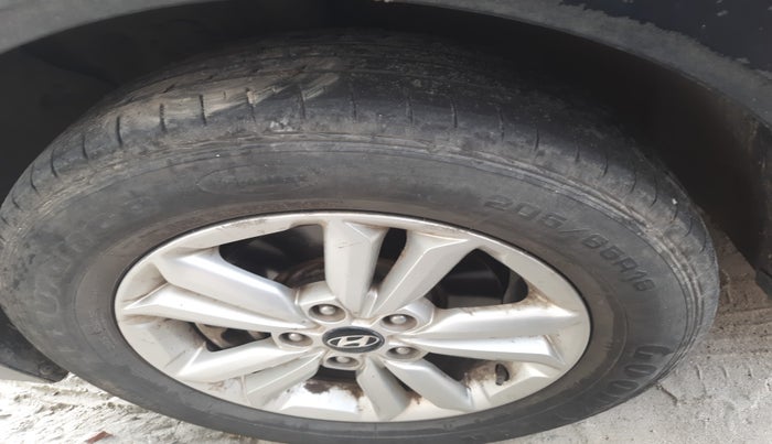 2015 Hyundai Creta SX PLUS 1.6 PETROL, Petrol, Manual, 1,64,174 km, tyre