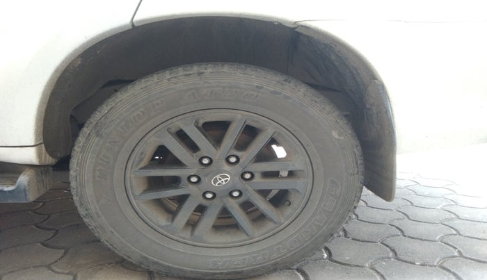 2015 Toyota Fortuner 3.0 4X2 AT, Diesel, Automatic, 90,758 km, tyre