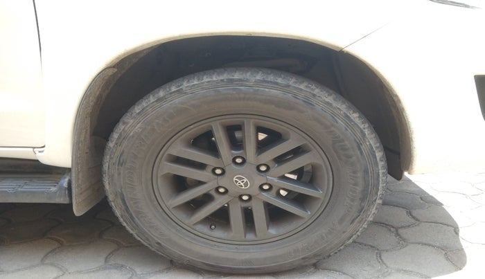 2015 Toyota Fortuner 3.0 4X2 AT, Diesel, Automatic, 90,758 km, tyre