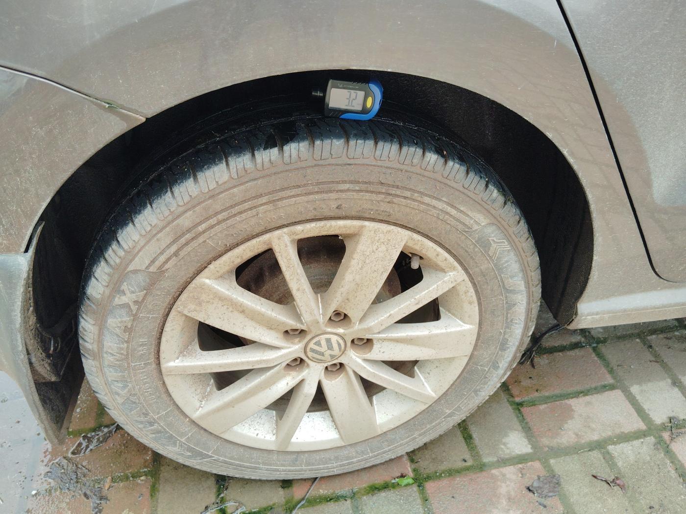 2016 Volkswagen Ameo HIGHLINE DSG 1.5 DIESEL , Diesel, Automatic, 1,15,248 km, tyre