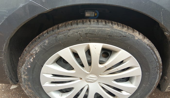2015 Maruti Ertiga VXI CNG, Petrol, Manual, 32,271 km, tyre