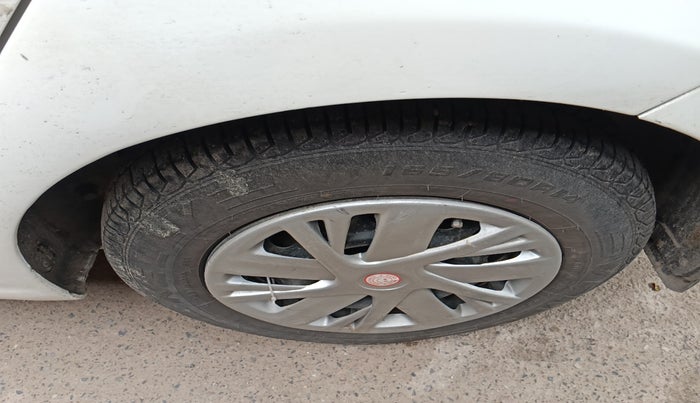 2015 Hyundai Elite i20 SPORTZ 1.2, Petrol, Manual, 1,01,257 km, tyre