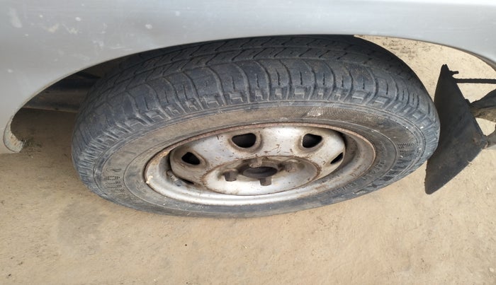 2011 Maruti Eeco 5 STR, Petrol, Manual, 2,15,963 km, tyre