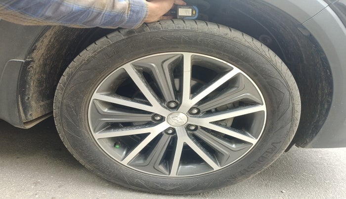2018 Hyundai Tucson GLS 2WD AT PETROL, Petrol, Automatic, 93,645 km, tyre