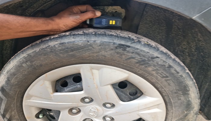 2022 Hyundai VENUE S 1.2, Petrol, Manual, 49,000 km, tyre