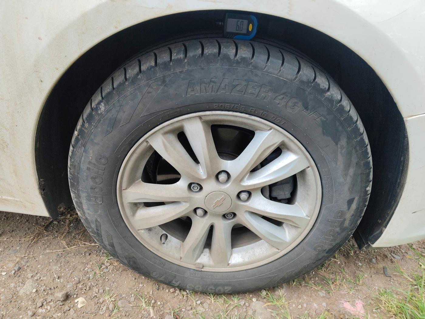 2015 Chevrolet Cruze LTZ, Diesel, Manual, 1,04,987 km, tyre